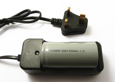 China Carregador de bateria Lifep04 inteligente BRITÂNICO, preto do carregador de bateria 26650 18650 32650 fornecedor