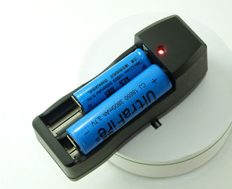 China Carregador de bateria universal duplo do íon de lítio da tomada da UE, carregador de bateria de 2 baías fornecedor